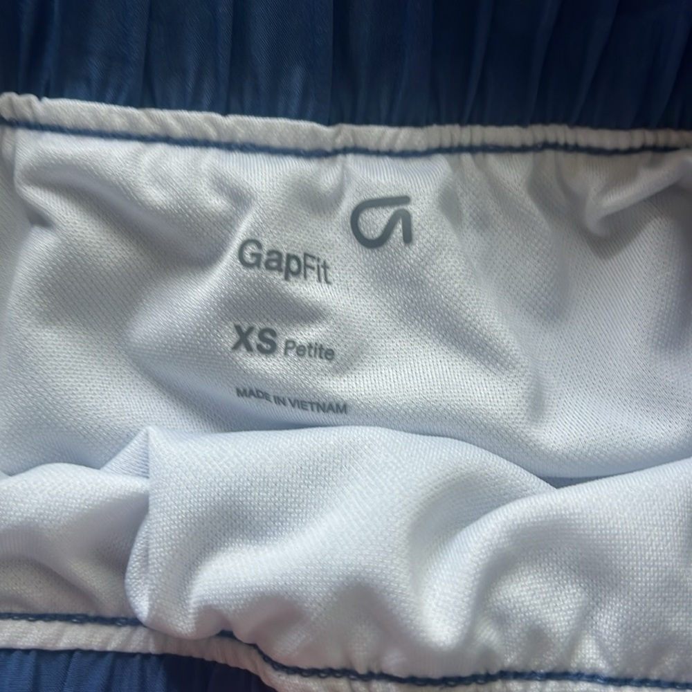 GapFit Size XS Petite Leopard Print Blue Shorts - Picture 3 of 7